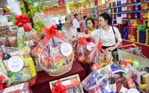 Chuẩn bị hàng hóa phục vụ Tết Nguyên đán 2025