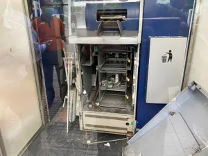 Cảnh báo thủ đoạn đánh cắp thông tin thẻ tại máy ATM dịp cuối năm