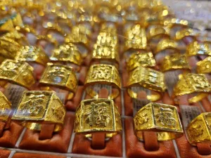 Giá vàng ngày 4/1: Vàng trong nước duy trì ở mức cao