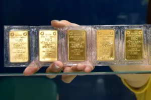 Giá vàng trong nước giảm nhẹ, ngược chiều với đà tăng của thế giới