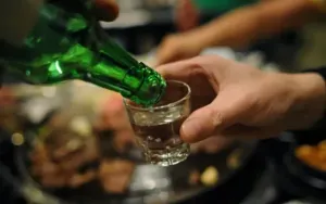 Bộ Y tế: Tập trung điều trị cho bệnh nhân vụ nghi ngờ ngộ độc rượu tại Quảng Ninh