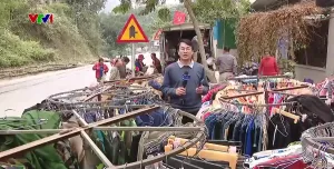 Hàng nhái, hàng kém chất lượng bày bán công khai tại các chợ miền núi