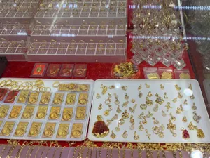 Giá vàng SJC và vàng nhẫn tăng sốc, lập đỉnh mới sát 93 triệu đồng/lượng