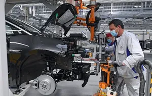 "Bão thuế quan" của Mỹ phủ bóng ngành ô tô châu Âu