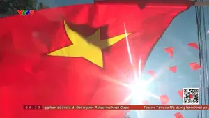 Rực rỡ những con đường cờ hoa
