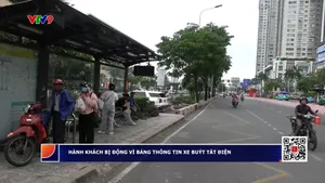 Hành khách bị động vì bảng thông tin xe buýt tắt điện