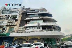 Hà Nội tháo dỡ Hàm Cá Mập - Tạm biệt một biểu tượng thị giác bên Hồ Gươm