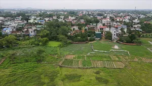 Mua đất càng xa trung tâm Hà Nội càng rẻ, nhưng bán ra lại không dễ