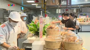 Thực phẩm nấu sẵn "giải vây" bà nội chợ bận rộn