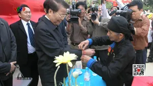 Nguyên chủ tịch nước Trần Đức Lương với nhân dân