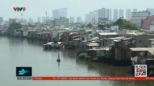Gắn chống ngập với di dời nhà ven kênh rạch