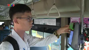 Miễn phí vé xe buýt cho người dan thanh toán không tiền mặt trong ngày 16/6