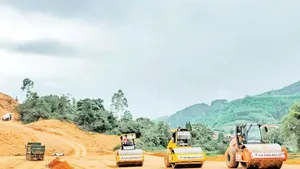 Giá vật liệu tăng cao bất thường, nhiều công trình giao thông trọng điểm gặp khó
