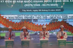 Khởi công dự án hạ tầng hơn 170 ha Khu công nghiệp Thủ Thừa