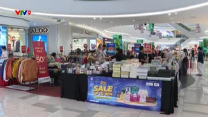 TP. Hồ Chí Minh: Hàng hiệu "nhập cuộc" khuyến mại kích cầu tiêu dùng