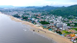 Sôi động công trường các dự án ven biển phía Nam
