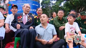 Vượt nắng thắng mưa cổ vũ các lực lượng diễu binh, diễu hành