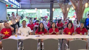 Không khí theo dõi diễu binh, diễu hành