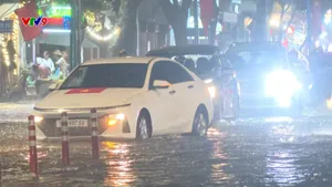 Nhiều tuyến đường trung tâm khu vực Vũng Tàu ngập sâu sau mưa