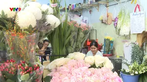 Mùa Vu lan: Sức mua từ tấm lòng hiếu thảo