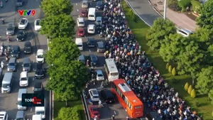 TP. Hồ Chí Minh: Người dân chật vật vì tắc đường