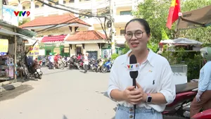 Nhiều phụ huynh vất vả khi thời gian học kết thúc sớm