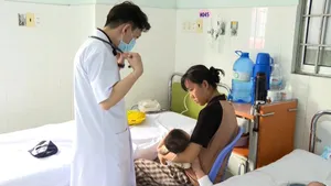 Gia tăng trẻ em mắc bệnh hô hấp mùa mưa lũ