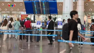 Nhiều chuyến bay đến miền Trung bị hủy - điều chỉnh do bão Kalmaegi