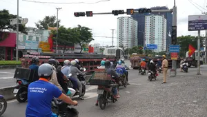 Nhiều tài xế lúng túng ngày đầu điều chỉnh phân làn giao thông Quốc lộ 51