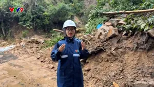 Tìm kiếm nạn nhân mất tích do sạt lở trên đèo Khánh Sơn