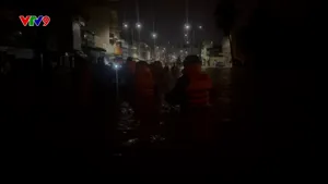 Khánh Hòa: Nước lũ dâng nhanh, đặc công ứng cứu