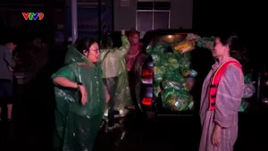 Xuyên đêm đưa nhu yếu phẩm đến vùng bị cô lập