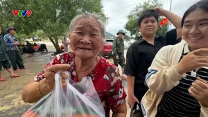 Nghĩa tình quân dân nơi lũ đi qua