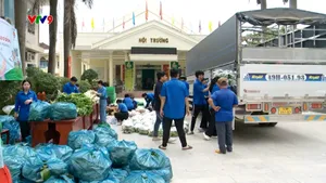 Gian hàng rau 0 đồng -  đồng hành người dân vùng lũ