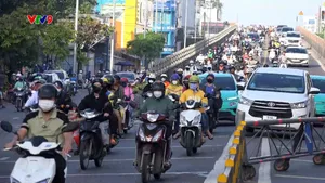 TP. Hồ Chí Minh: Điều tiết làn xe bằng dải phân cách di động