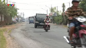 Quốc lộ 62 xuống cấp, tiềm ẩn nguy cơ tại nạn giao thông