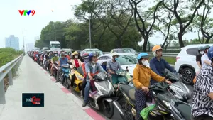 Người dân mệt mỏi vì ùn tắc cuối năm
