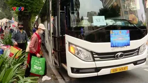 Những "chuyến xe mùa xuân" đưa công nhân về quê đón Tết