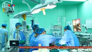 Lần đầu tiên Việt Nam thay van tim bằng nội soi 3D