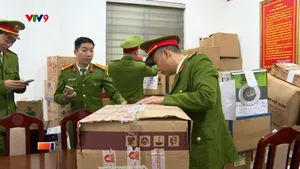 Phá vụ sản xuất thực phẩm giả đặc biệt lớn