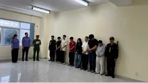 Triệt phá đường dây mua bán thuốc lá điện tử