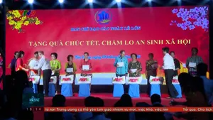 Chăm lo Tết cho người khó khăn