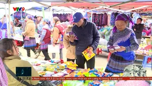 Nhiều hàng hóa không nguồn gốc ở chợ phiên