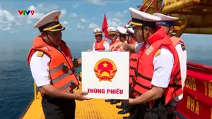 Thùng phiếu giữa biển khơi