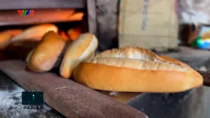Người trẻ giữ lửa lò bánh mì xưa