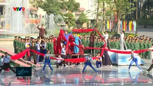 2500 người đồng diễn nghệ thuật "Vững bước dưới cờ Đảng quang vinh"