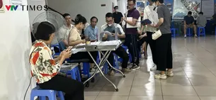 Khó tiếp cận nhà ở xã hội: Người dân xếp hàng dài chờ tới lượt