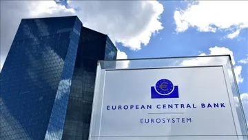 ECB tiếp tục hạ lãi suất để kích thích kinh tế