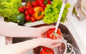 Cách rửa rau đúng cách để giảm nguy cơ ngộ độc thực phẩm