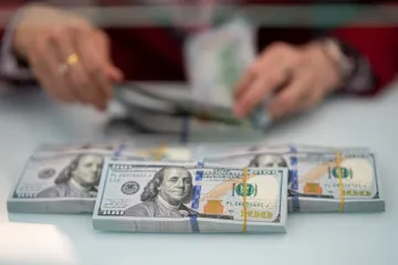 USD Chuyển Động Trái Chiều: Giá Bán Tại Việt Nam Tăng Vọt Dù Chỉ Số Toàn Cầu Giảm